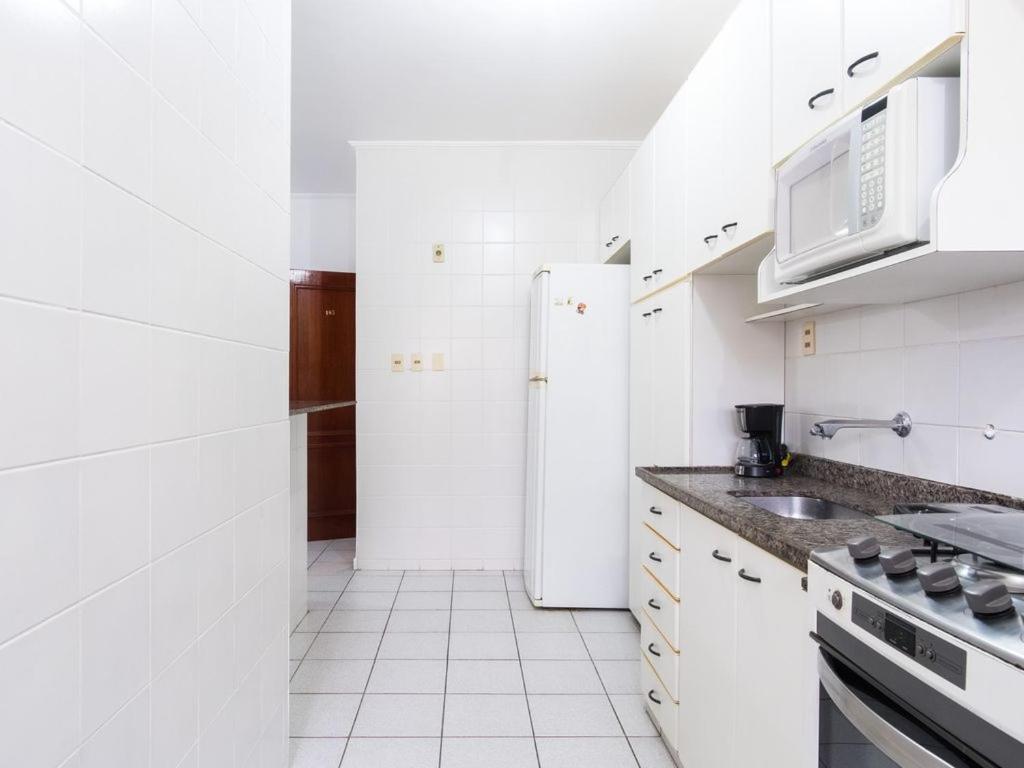 Apartamento Espacoso Com Ar Condicionado E Wi-Fi, A 100 Metros Da Praia - Edificio Estoril أوباتوبا المظهر الخارجي الصورة