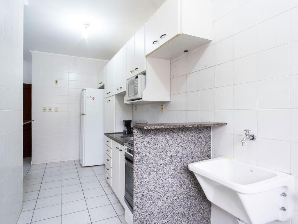 Apartamento Espacoso Com Ar Condicionado E Wi-Fi, A 100 Metros Da Praia - Edificio Estoril أوباتوبا المظهر الخارجي الصورة