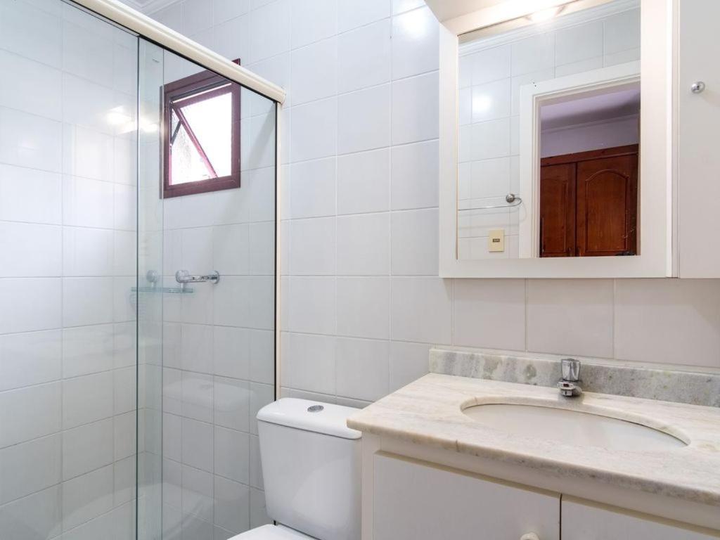 Apartamento Espacoso Com Ar Condicionado E Wi-Fi, A 100 Metros Da Praia - Edificio Estoril أوباتوبا المظهر الخارجي الصورة