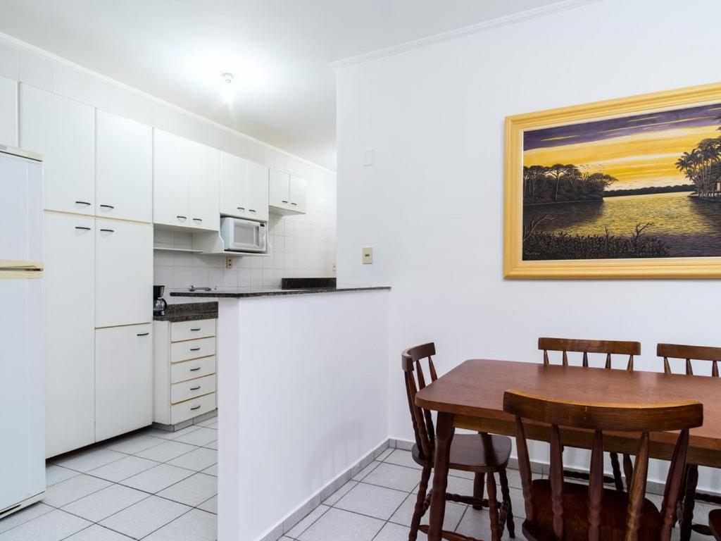 Apartamento Espacoso Com Ar Condicionado E Wi-Fi, A 100 Metros Da Praia - Edificio Estoril أوباتوبا المظهر الخارجي الصورة