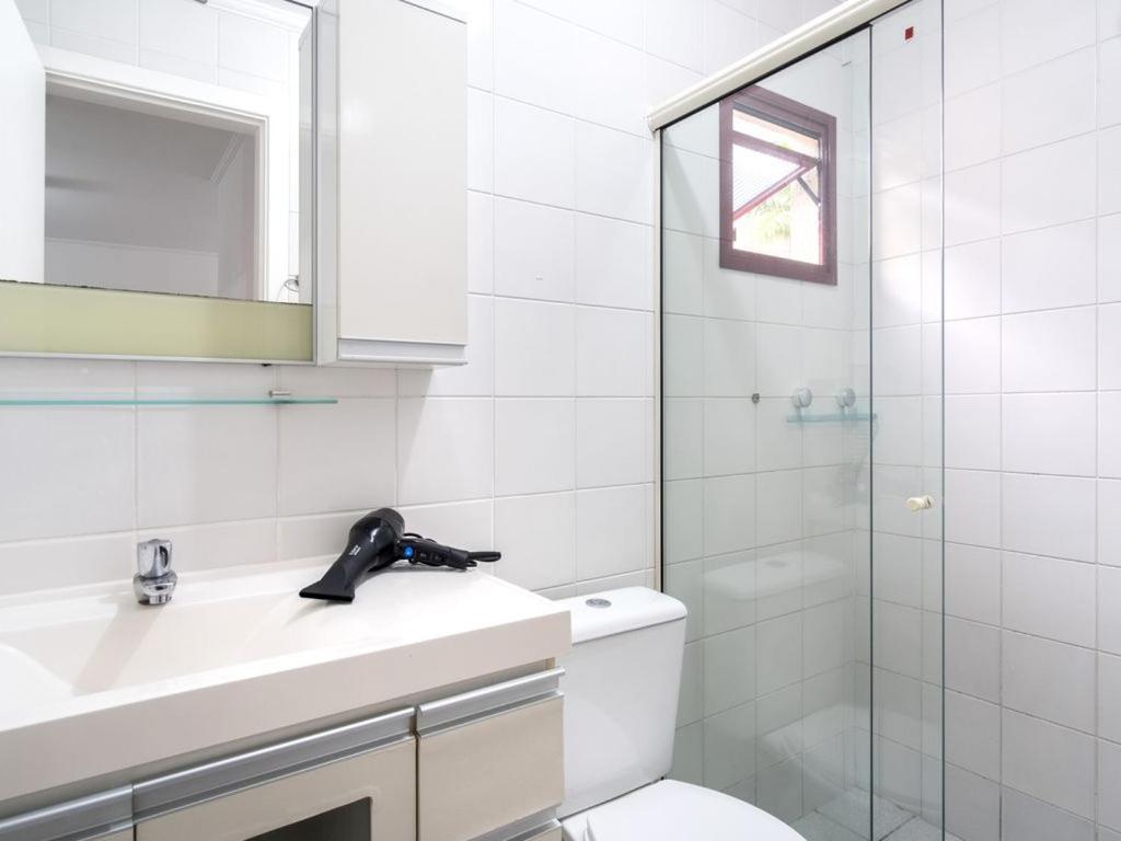 Apartamento Espacoso Com Ar Condicionado E Wi-Fi, A 100 Metros Da Praia - Edificio Estoril أوباتوبا المظهر الخارجي الصورة